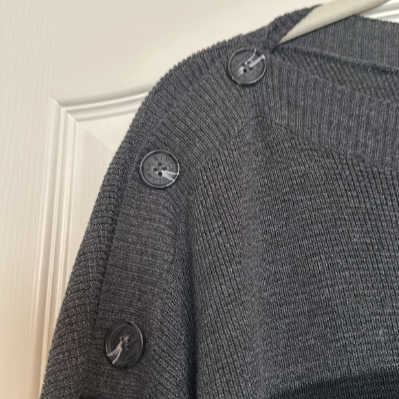 Vince Camuto Button Shoulder Colorblock Sweater in Dark Willow *1X* - Picture 3 of 4